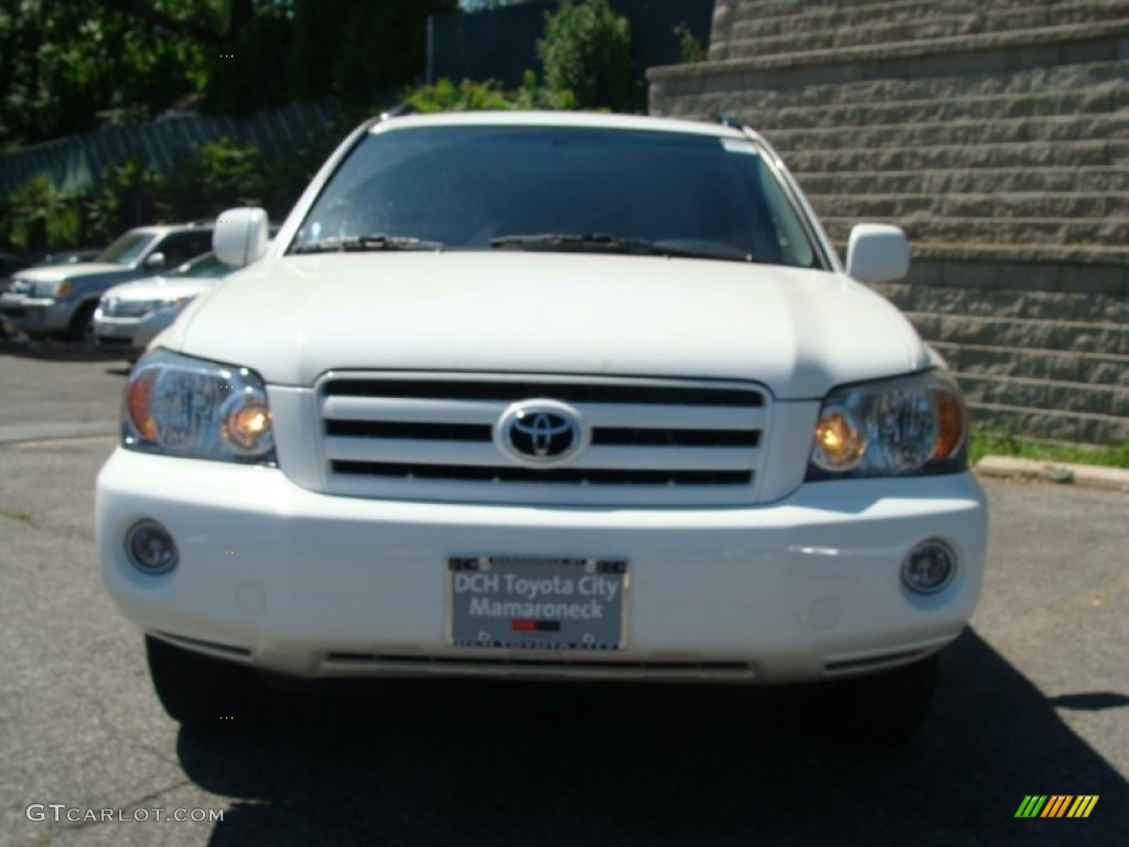 2004 Highlander V6 4WD - Super White / Charcoal photo #3
