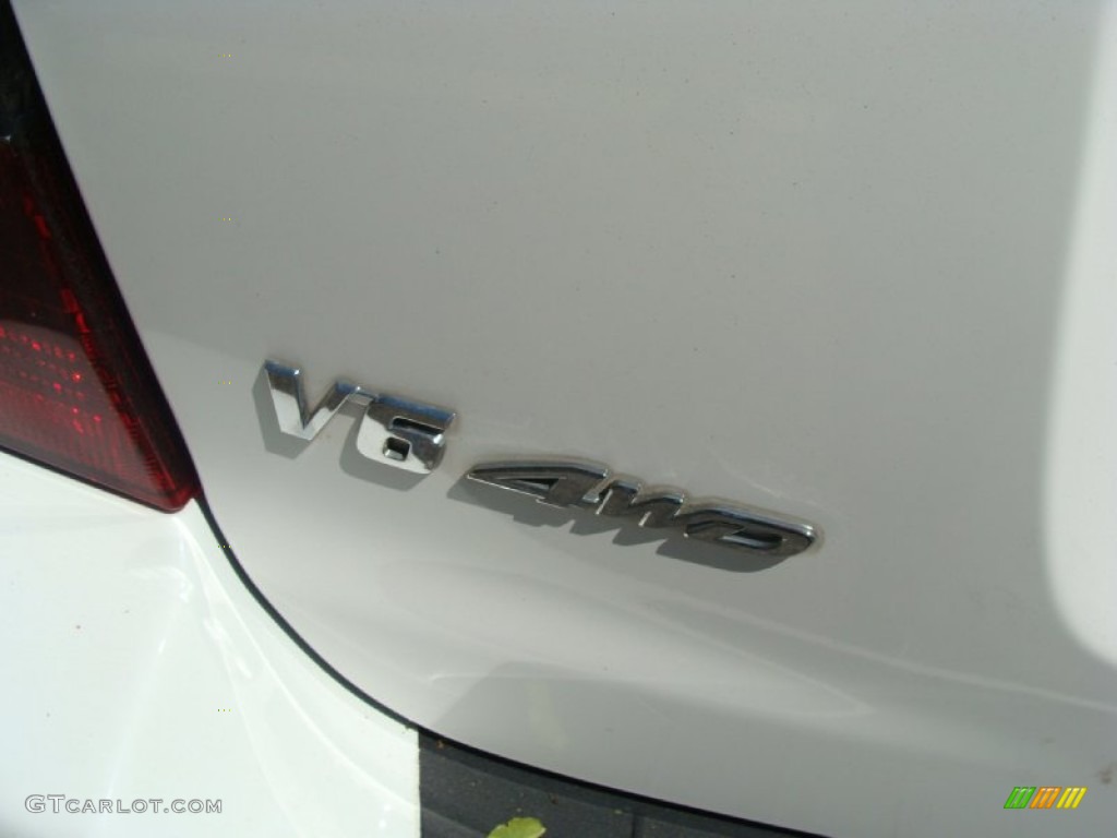 2004 Highlander V6 4WD - Super White / Charcoal photo #8