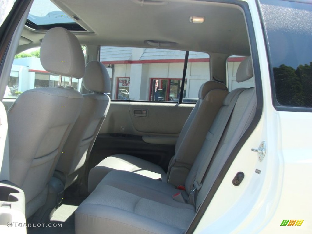 2004 Highlander V6 4WD - Super White / Charcoal photo #11