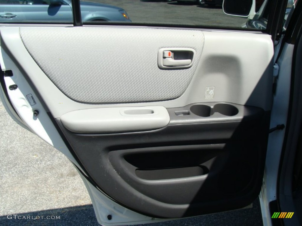 2004 Highlander V6 4WD - Super White / Charcoal photo #12