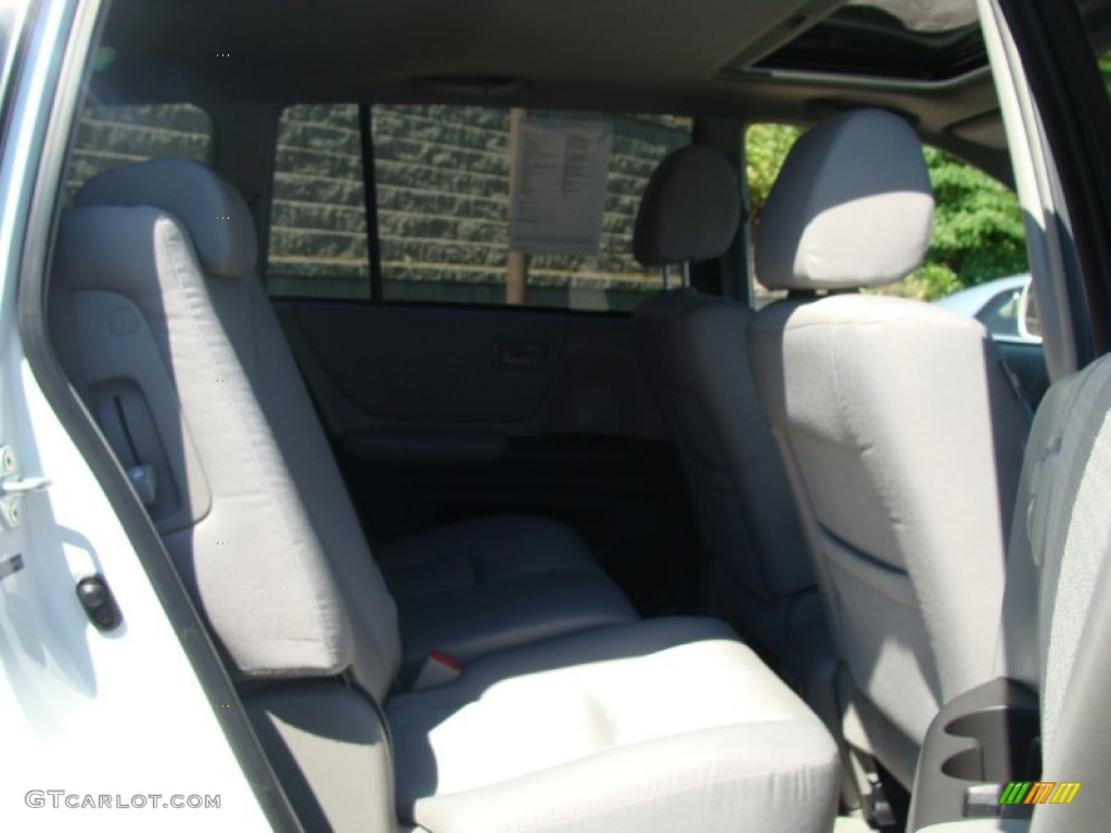 2004 Highlander V6 4WD - Super White / Charcoal photo #13