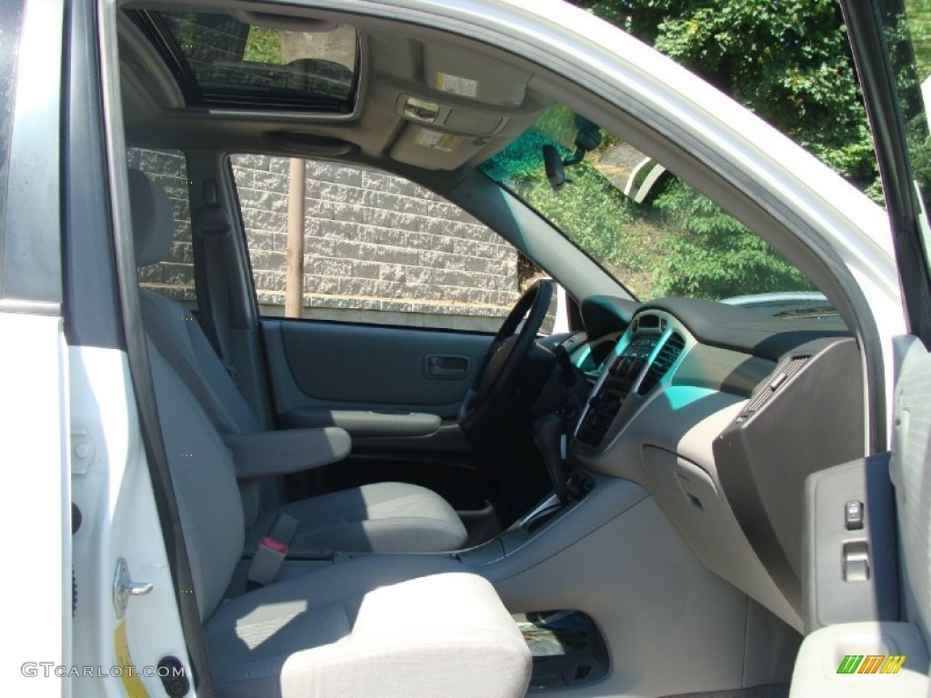 2004 Highlander V6 4WD - Super White / Charcoal photo #15