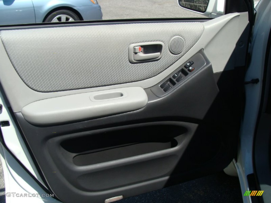 2004 Highlander V6 4WD - Super White / Charcoal photo #17