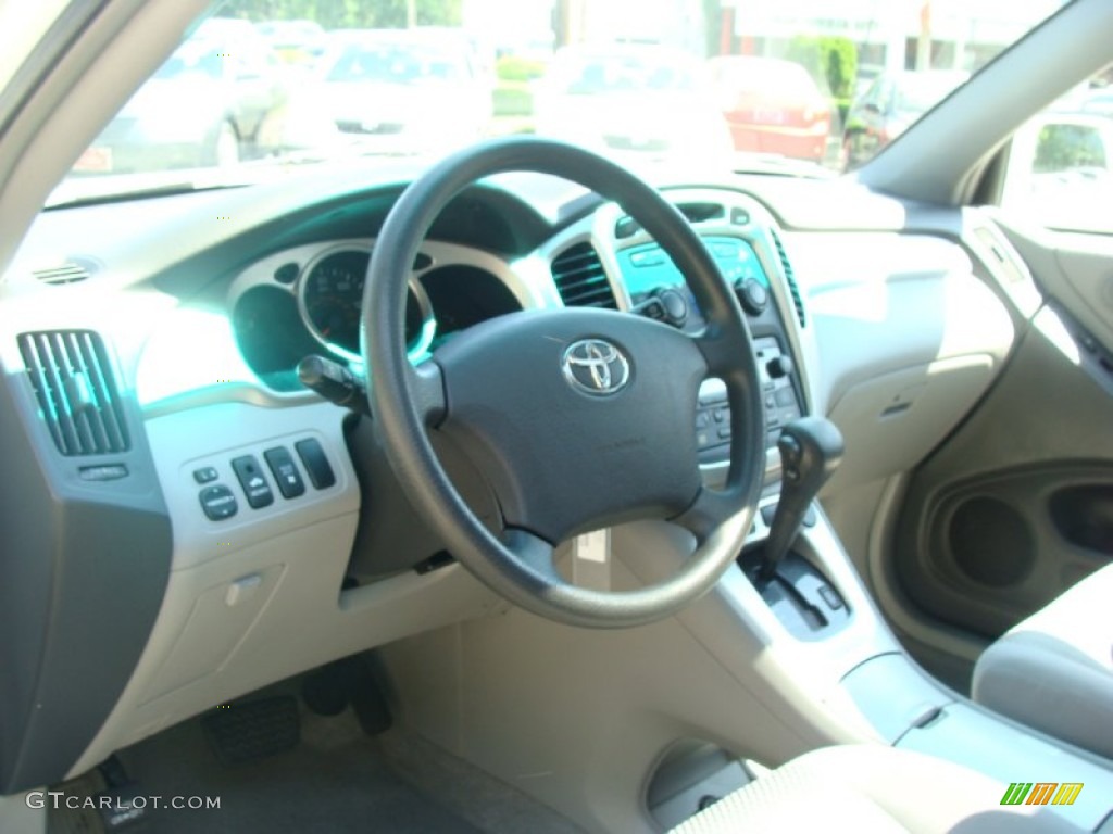 2004 Highlander V6 4WD - Super White / Charcoal photo #21