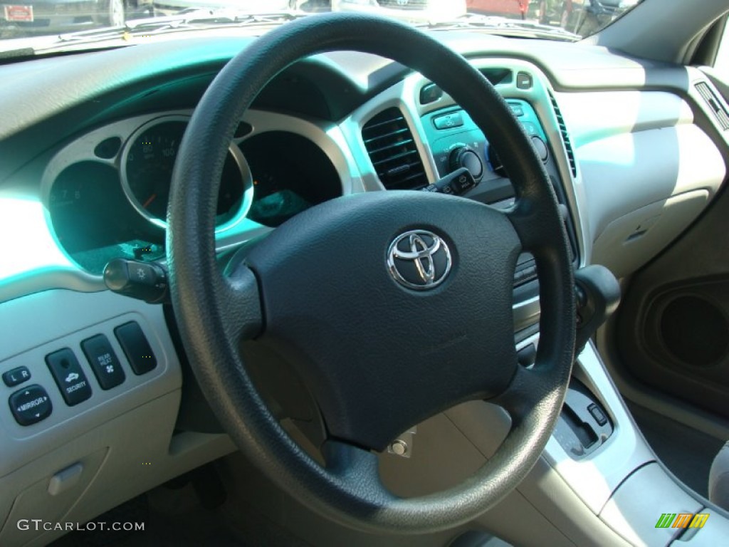 2004 Highlander V6 4WD - Super White / Charcoal photo #22