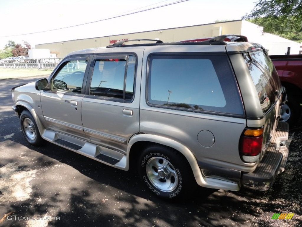 1997 Explorer XLT 4x4 - Light Prairie Tan Metallic / Medium Parchment photo #4