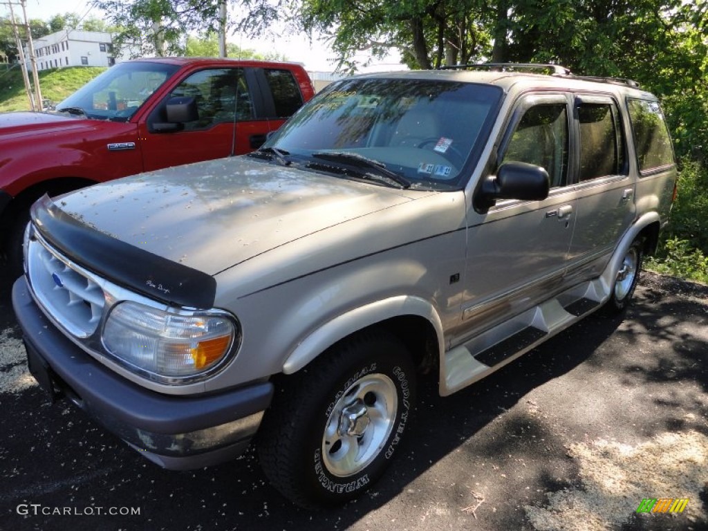 1997 Explorer XLT 4x4 - Light Prairie Tan Metallic / Medium Parchment photo #5