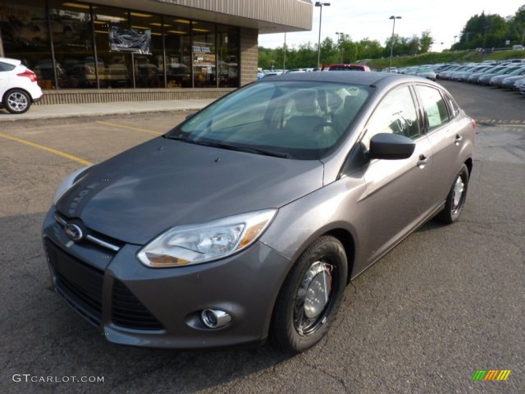 2012 Focus SE Sedan - Sterling Grey Metallic / Stone photo #8