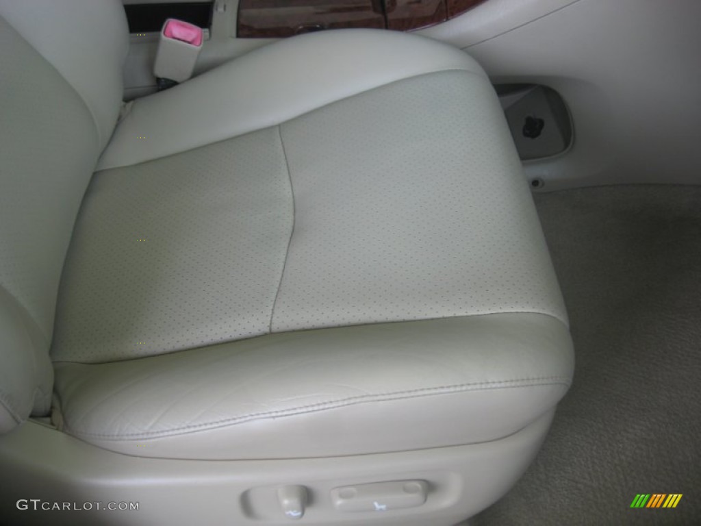 2004 Highlander Limited V6 - Super White / Ivory photo #24