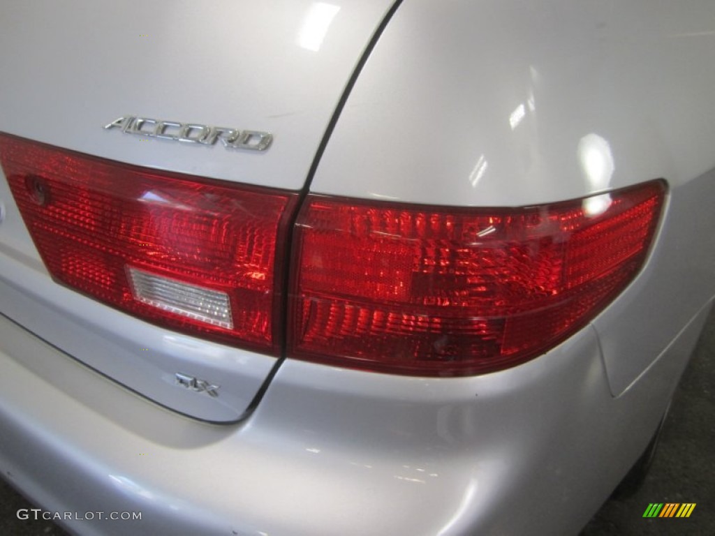 2005 Accord DX Sedan - Satin Silver Metallic / Black photo #12