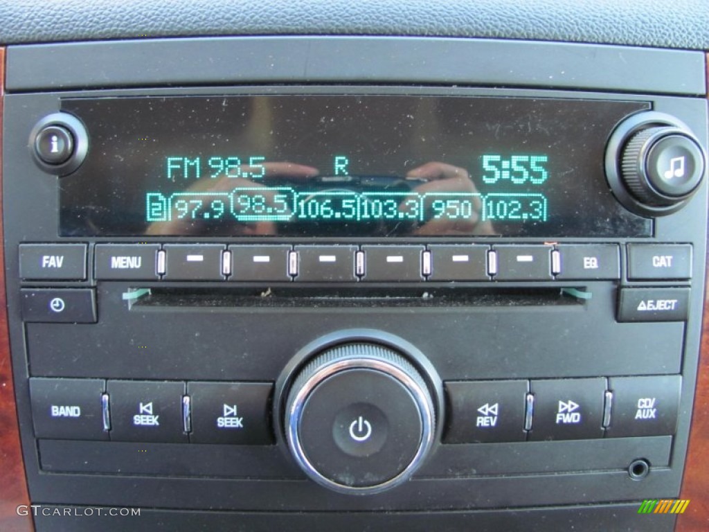 2008 Chevrolet Suburban 1500 LT 4x4 Controls Photo #50141737