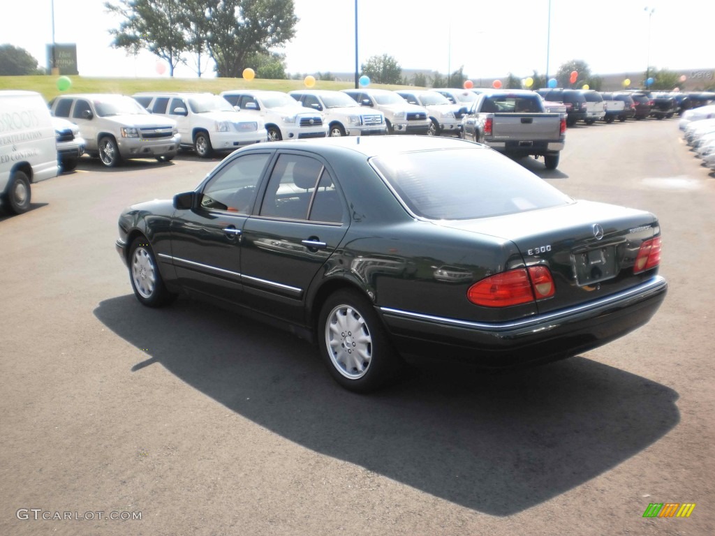 1998 E 300TD Sedan - Brilliant Emerald Green Metallic / Parchment photo #3
