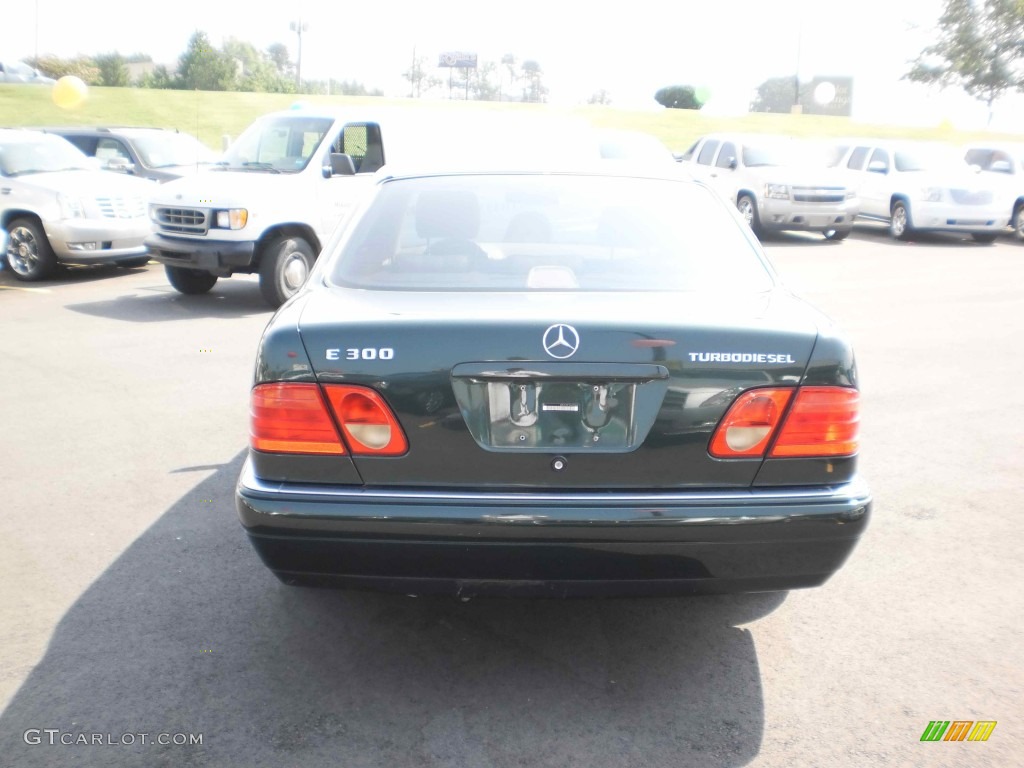 1998 E 300TD Sedan - Brilliant Emerald Green Metallic / Parchment photo #4
