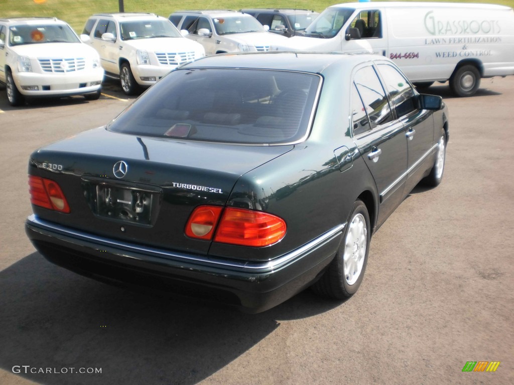 1998 E 300TD Sedan - Brilliant Emerald Green Metallic / Parchment photo #5