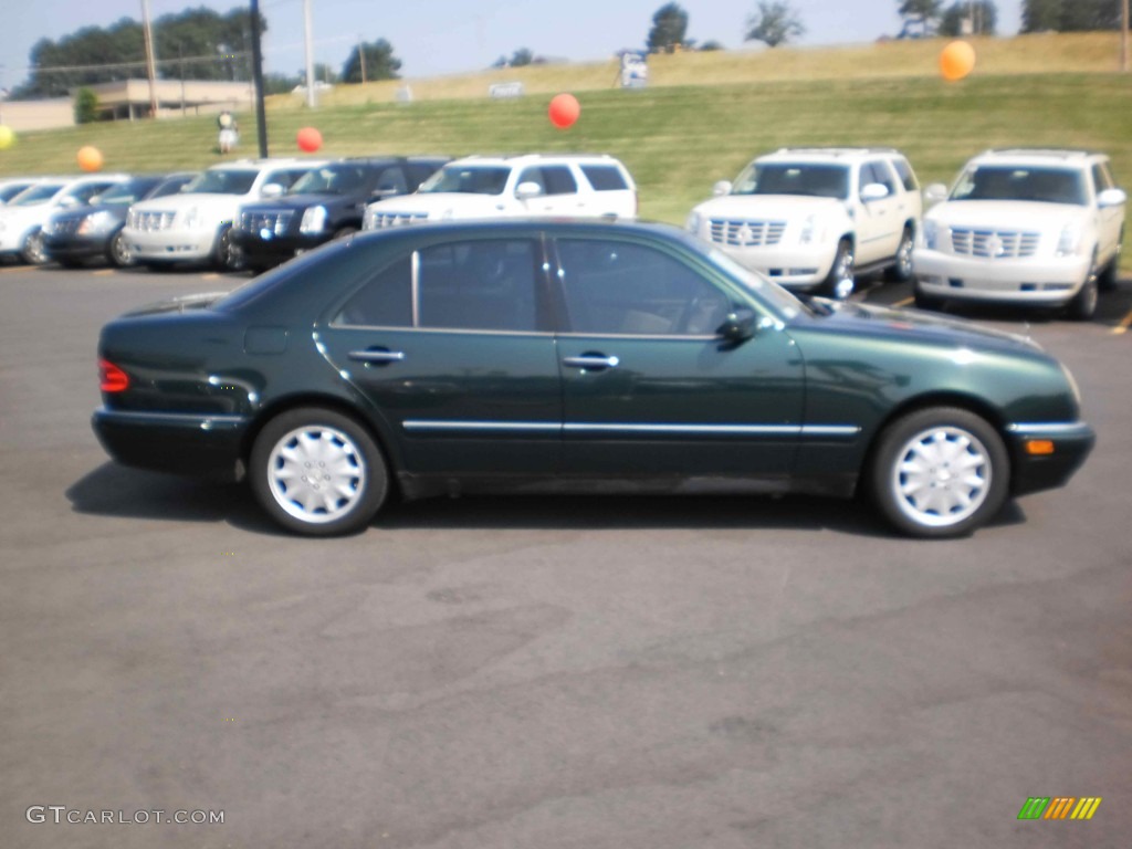 1998 E 300TD Sedan - Brilliant Emerald Green Metallic / Parchment photo #6