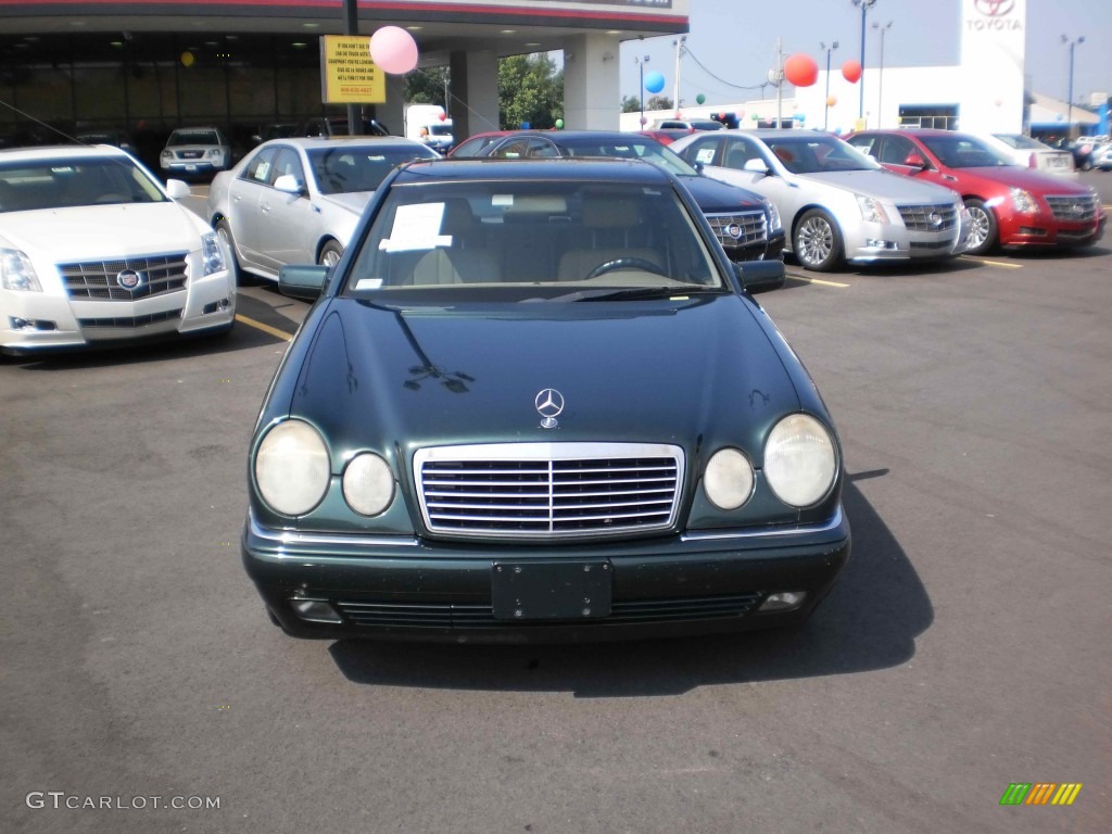 1998 E 300TD Sedan - Brilliant Emerald Green Metallic / Parchment photo #8