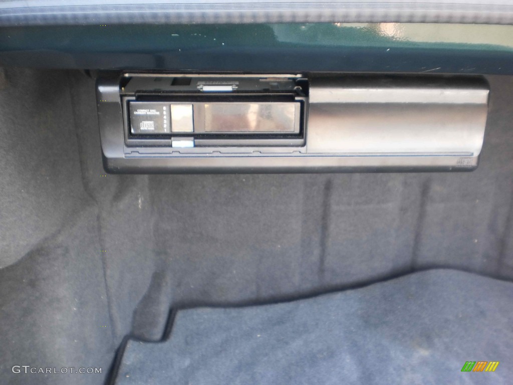 1998 E 300TD Sedan - Brilliant Emerald Green Metallic / Parchment photo #22