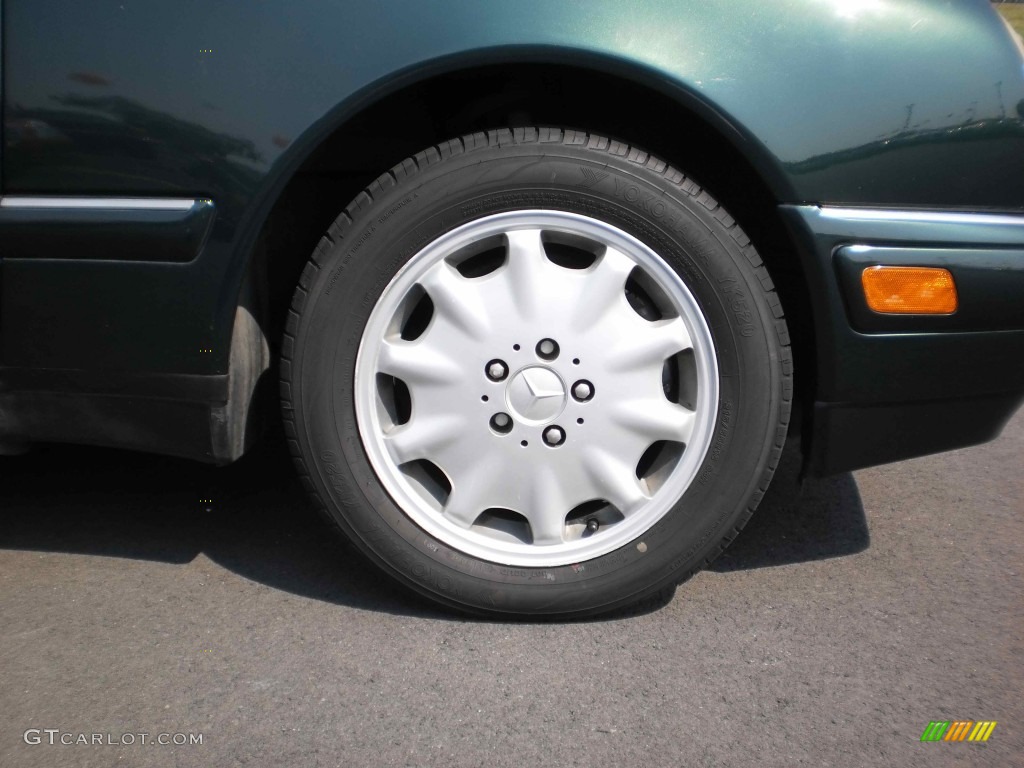 1998 E 300TD Sedan - Brilliant Emerald Green Metallic / Parchment photo #24