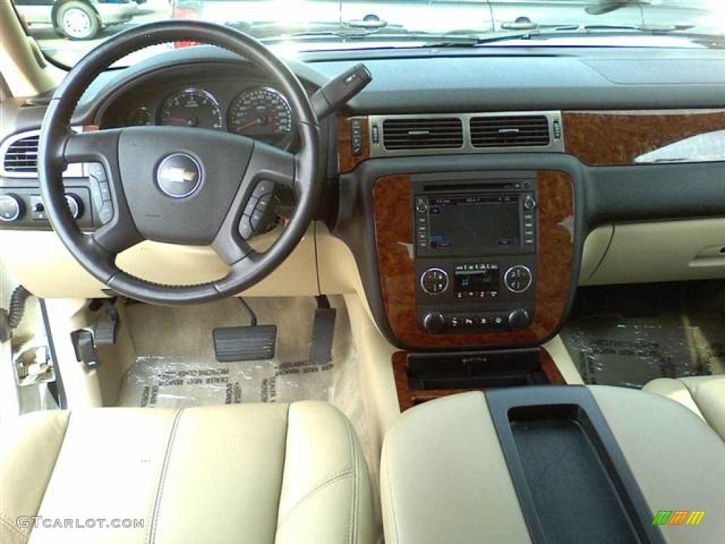 2007 Chevrolet Avalanche LTZ 4WD Ebony/Light Cashmere Dashboard Photo #50144464