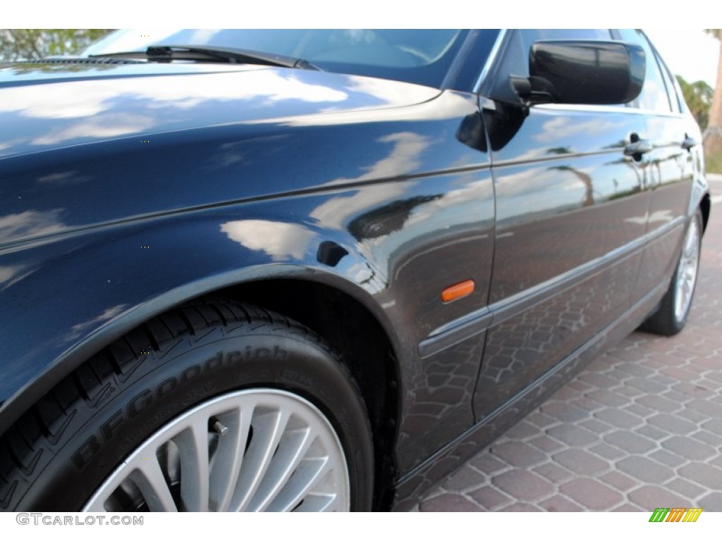 2001 3 Series 330i Sedan - Jet Black / Black photo #13