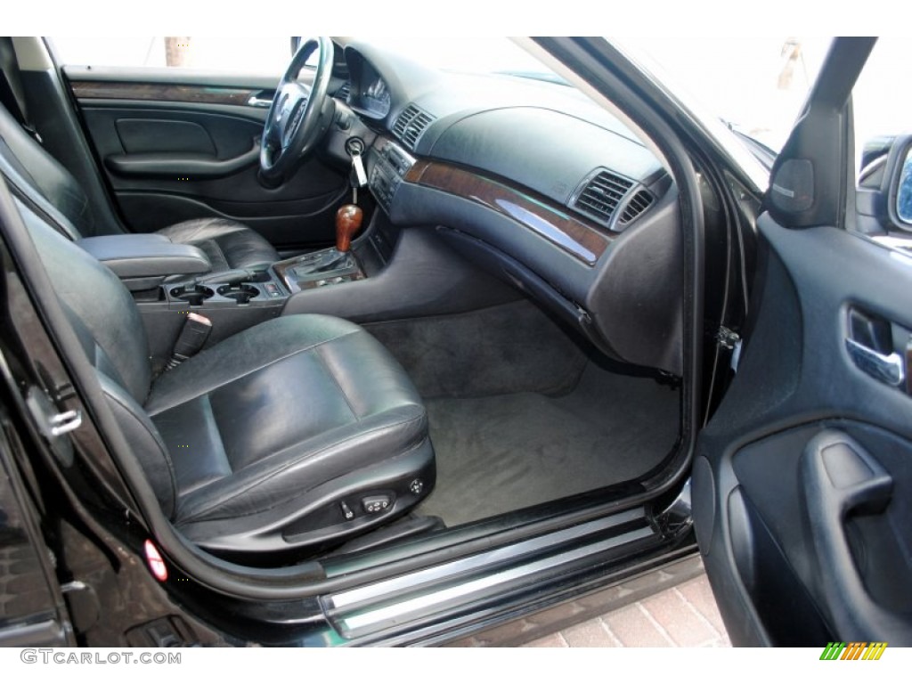 2001 3 Series 330i Sedan - Jet Black / Black photo #22