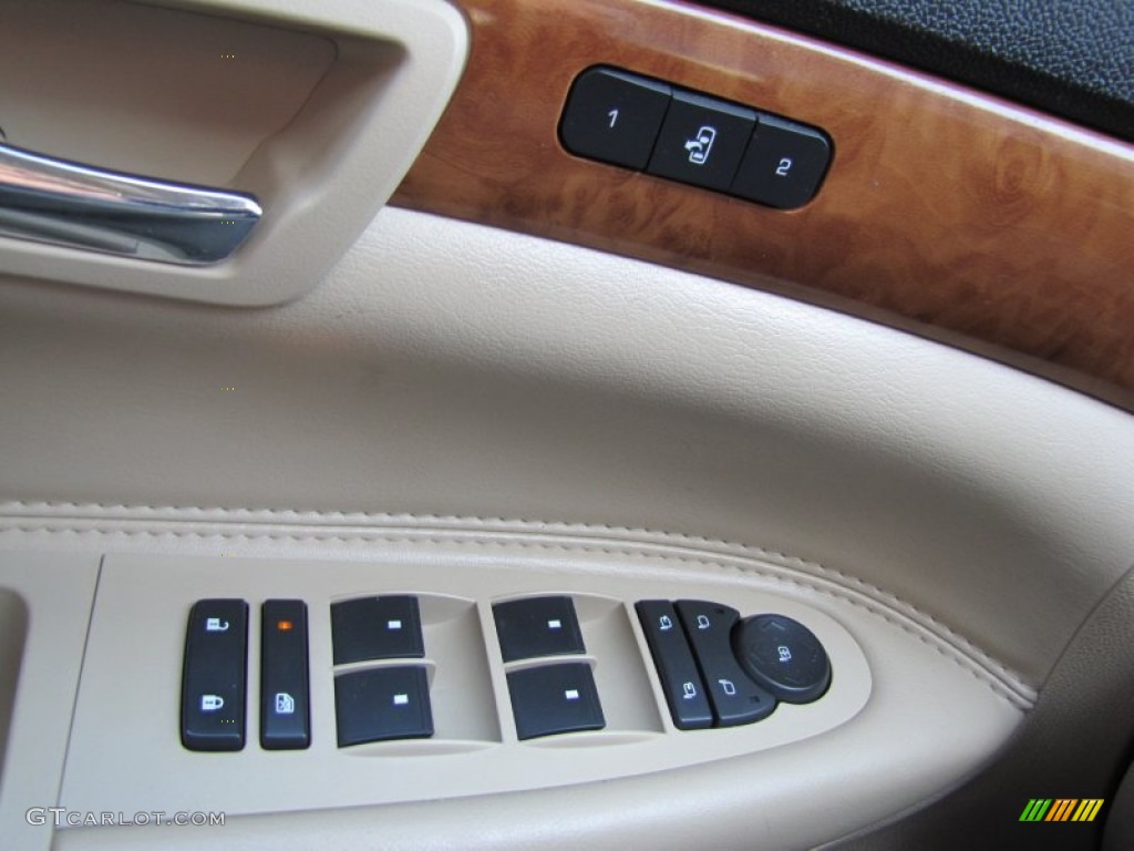 2008 Saturn Outlook XR AWD Controls Photo #50148724
