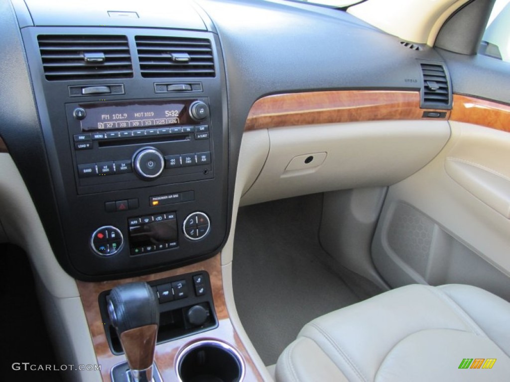 2008 Saturn Outlook XR AWD Tan Dashboard Photo #50148730