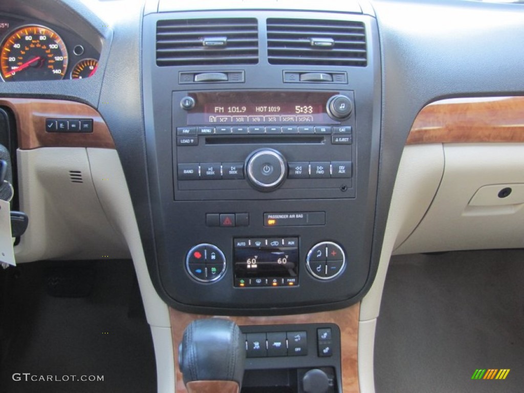 2008 Saturn Outlook XR AWD Controls Photo #50148733