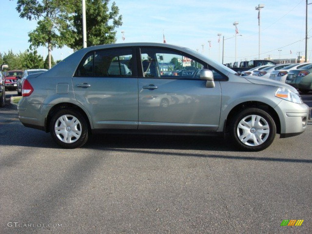 2011 Versa 1.8 S Sedan - Magnetic Gray Metallic / Charcoal photo #3