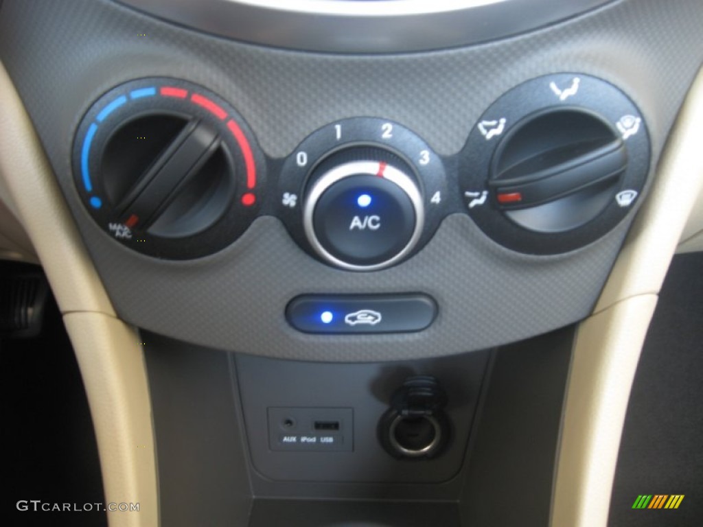 2012 Hyundai Accent GLS 4 Door Controls Photo #50158646