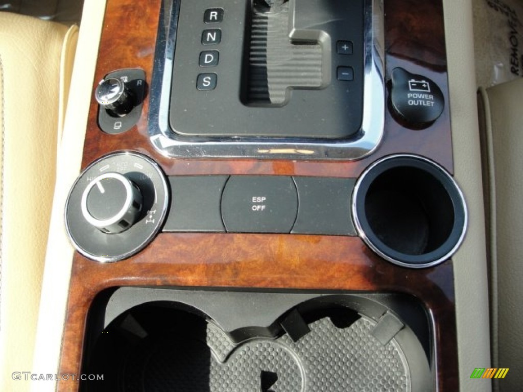 2005 Volkswagen Touareg V8 Controls Photo #50162177