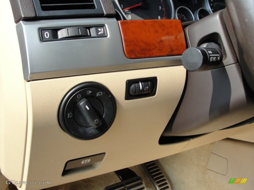 2005 Volkswagen Touareg V8 Controls Photo #50162189