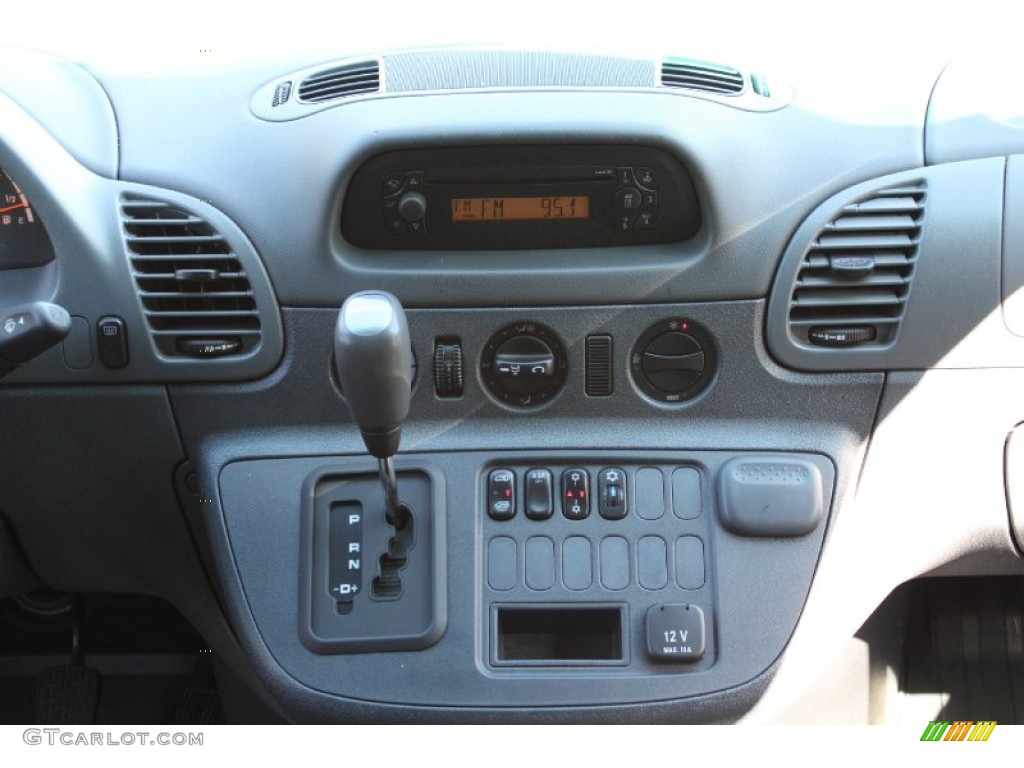 2006 Dodge Sprinter Van 2500 High Roof Passenger Controls Photo #50165633