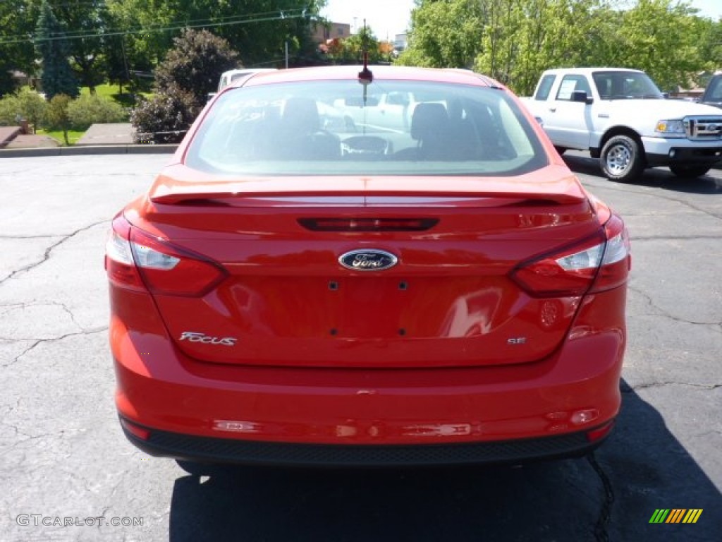 2012 Focus SE Sport Sedan - Race Red / Two-Tone Sport photo #3