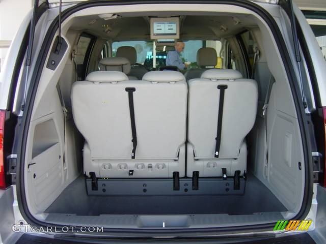 2008 Town & Country Limited - Bright Silver Metallic / Medium Slate Gray/Light Shale photo #26