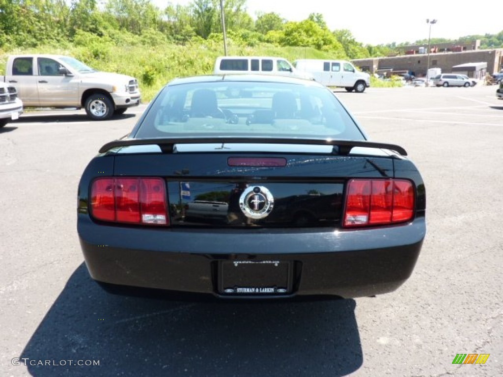 2006 Mustang V6 Premium Coupe - Black / Dark Charcoal photo #3