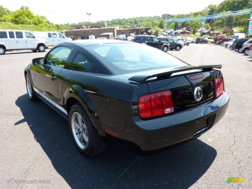 2006 Mustang V6 Premium Coupe - Black / Dark Charcoal photo #4