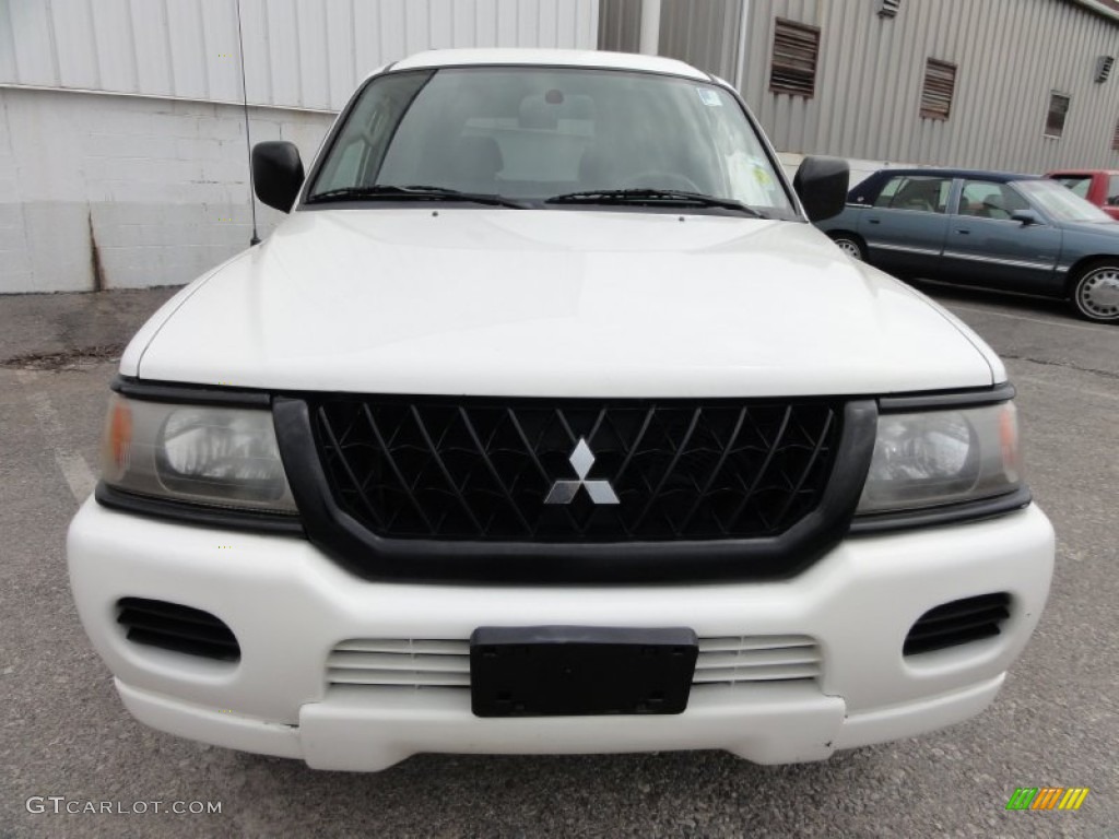 2003 Montero Sport LS 4x4 - Summit White / Gray photo #3