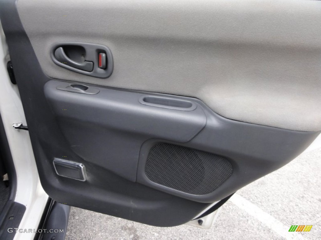 2003 Montero Sport LS 4x4 - Summit White / Gray photo #24