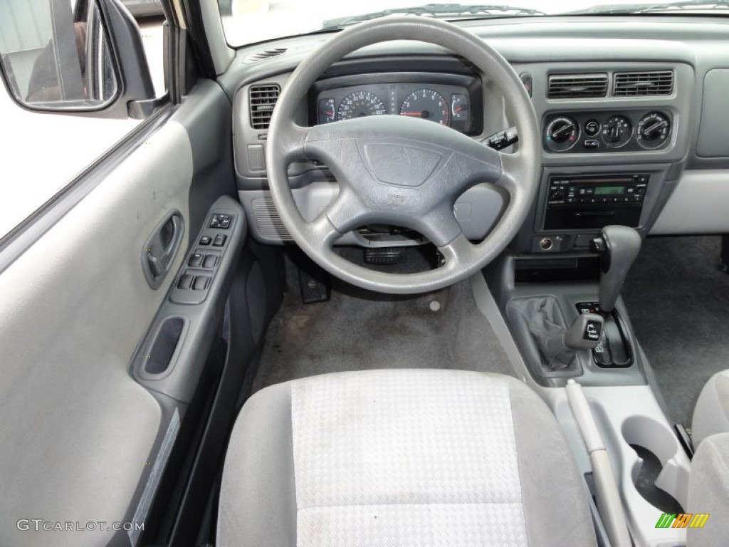 2003 Montero Sport LS 4x4 - Summit White / Gray photo #28