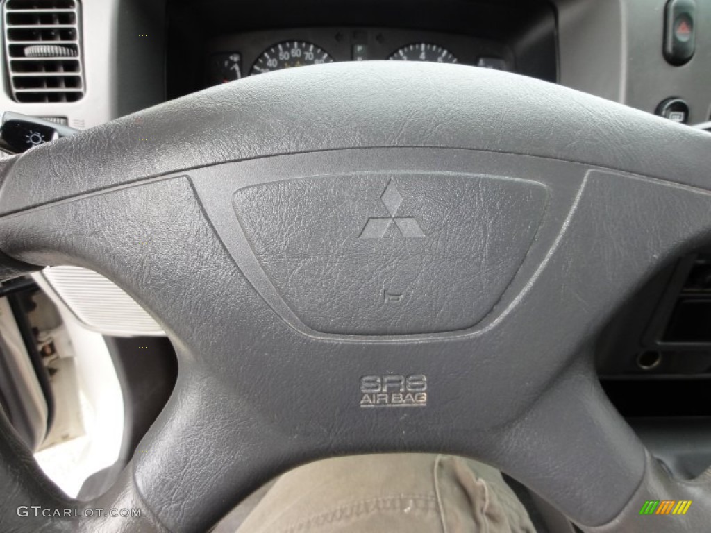 2003 Montero Sport LS 4x4 - Summit White / Gray photo #50