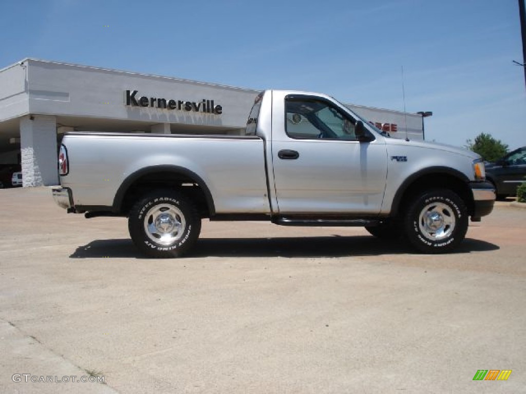 2003 F150 XL Regular Cab 4x4 - Silver Metallic / Medium Graphite Grey photo #2
