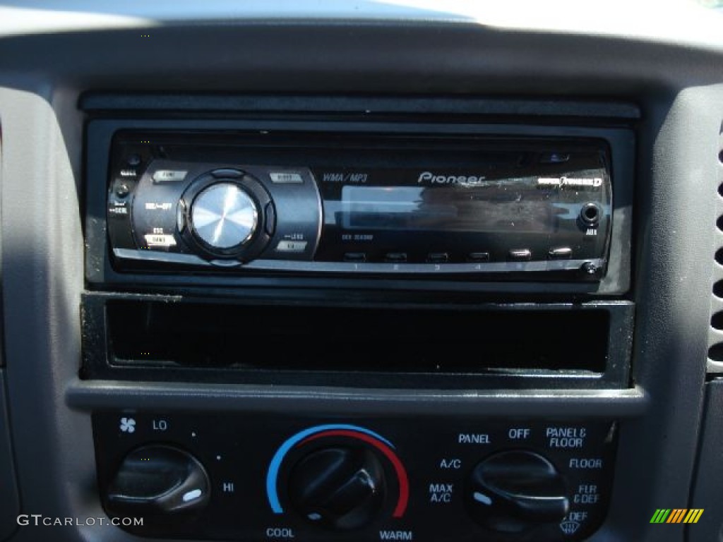 2003 F150 XL Regular Cab 4x4 - Silver Metallic / Medium Graphite Grey photo #17