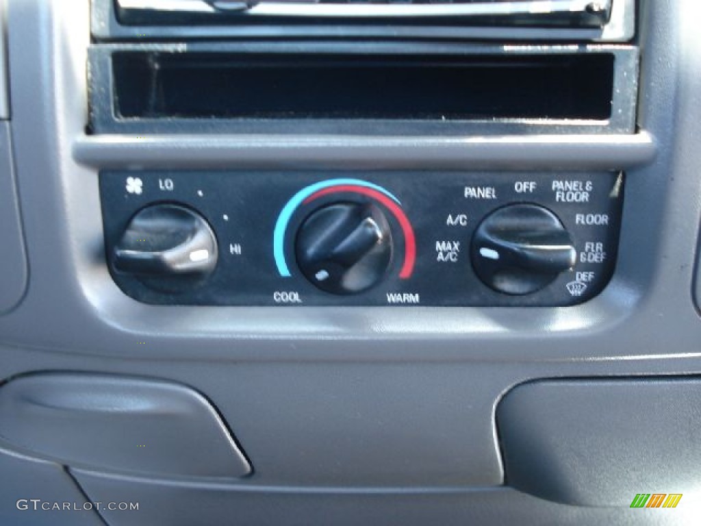 2003 F150 XL Regular Cab 4x4 - Silver Metallic / Medium Graphite Grey photo #18