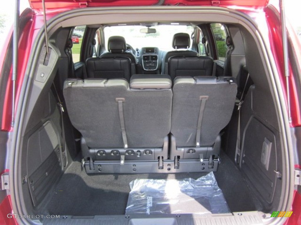 2011 Dodge Grand Caravan R/T Trunk Photo #50176841