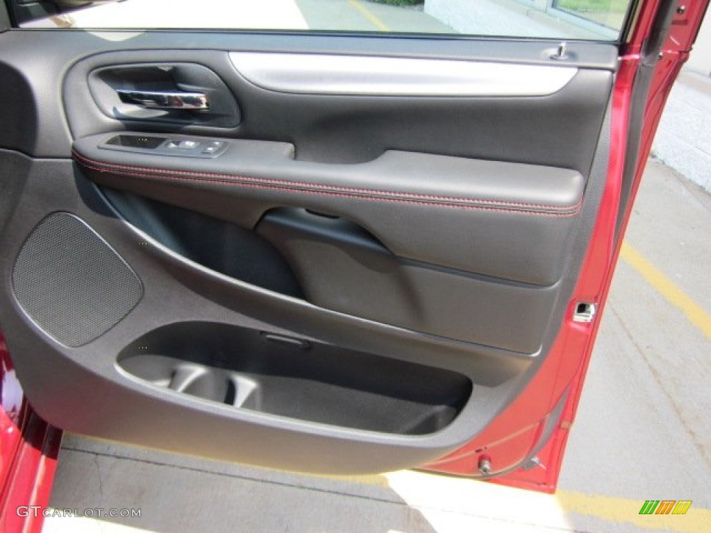 2011 Dodge Grand Caravan R/T Door Panel Photos