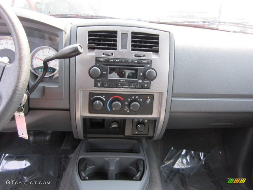 2007 Dodge Dakota SLT Quad Cab 4x4 Controls Photo #50177045