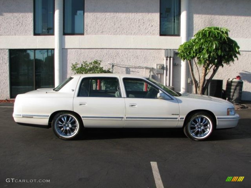 White Diamond 1997 Cadillac DeVille Sedan Exterior Photo #50177717