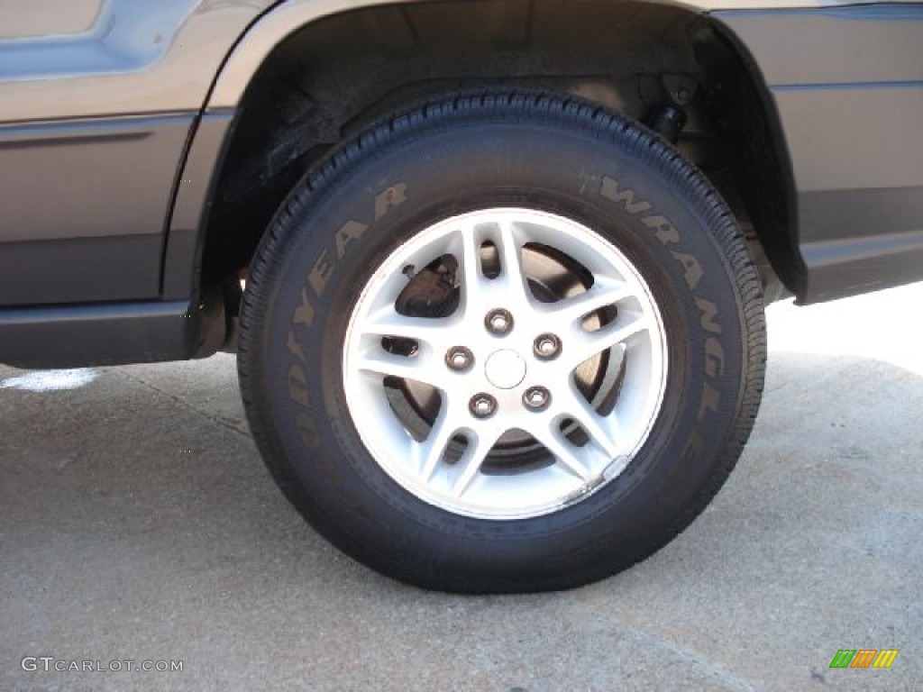 2004 Grand Cherokee Laredo - Graphite Metallic / Dark Slate Gray photo #30