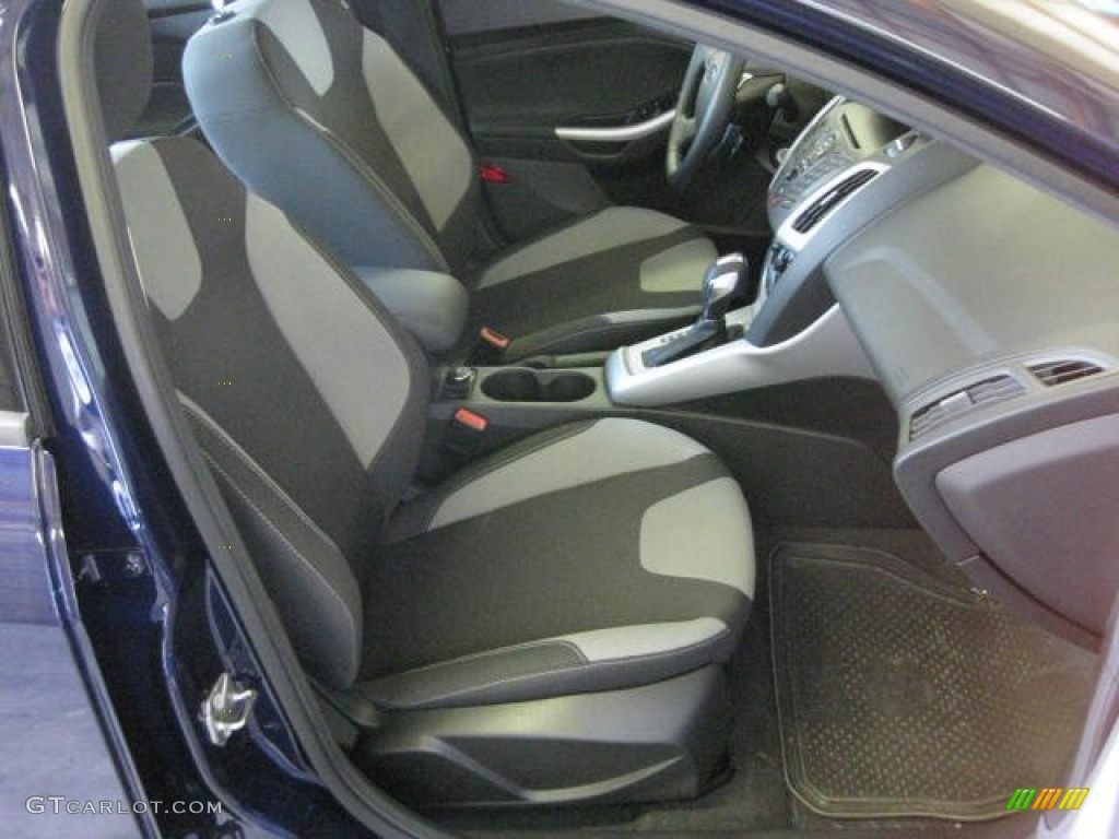 2012 Focus SE Sport Sedan - Kona Blue Metallic / Two-Tone Sport photo #18